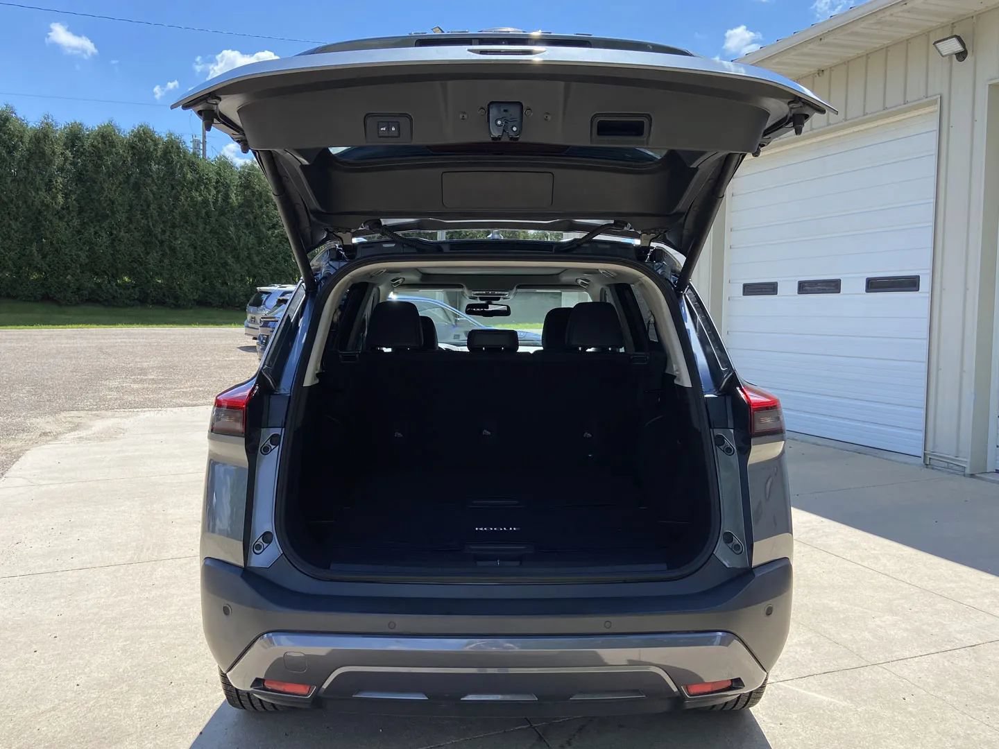Used 2023 Nissan Rogue SL AWD/4WD image 27