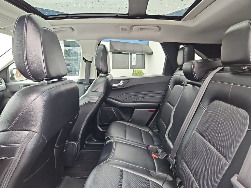 Used 2022 Ford Escape SEL w/ Technology Package FWD image 30