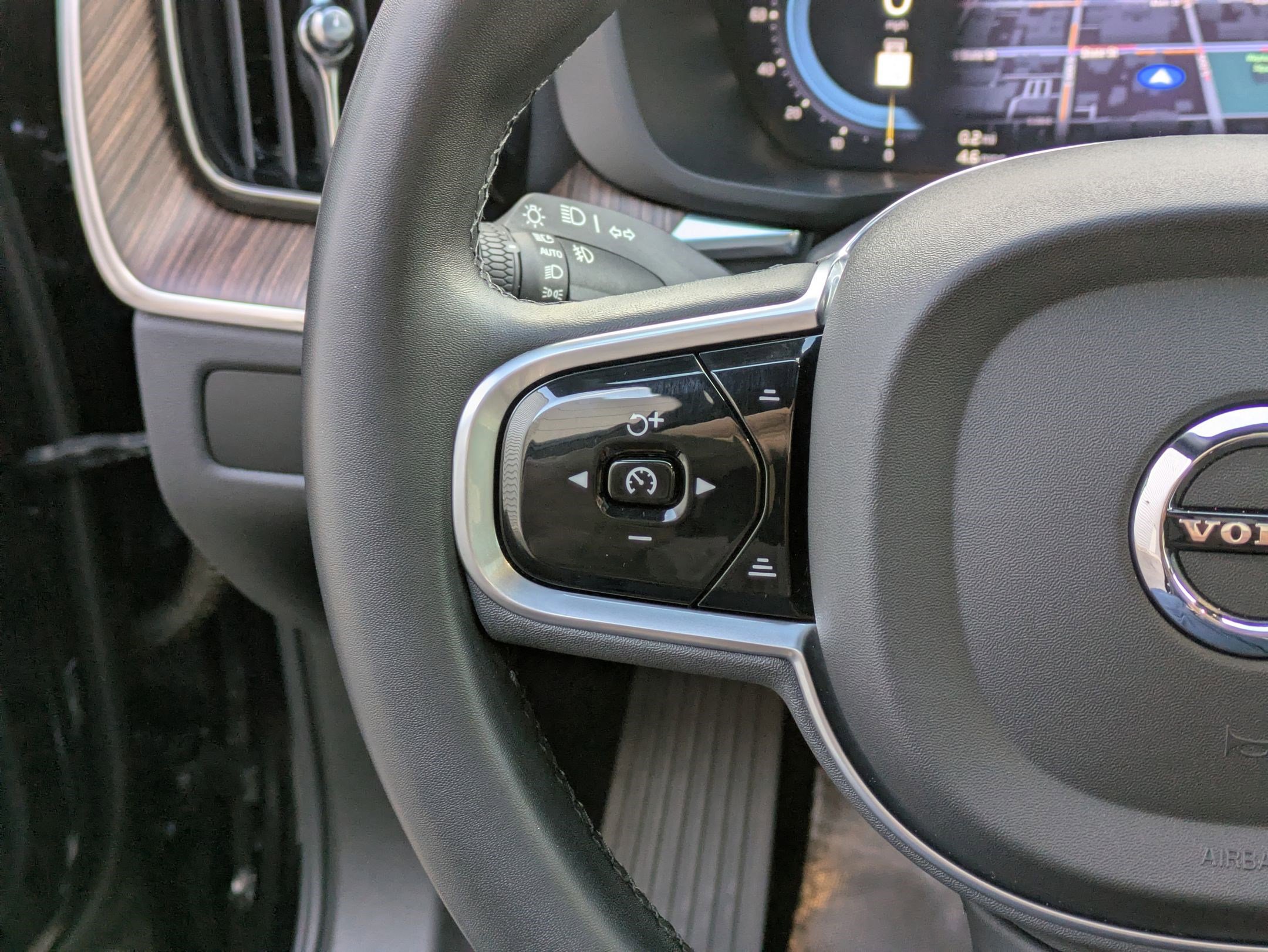 Certified 2023 Volvo XC60 B6 Ultimate w/ Protection Package Premier image 17