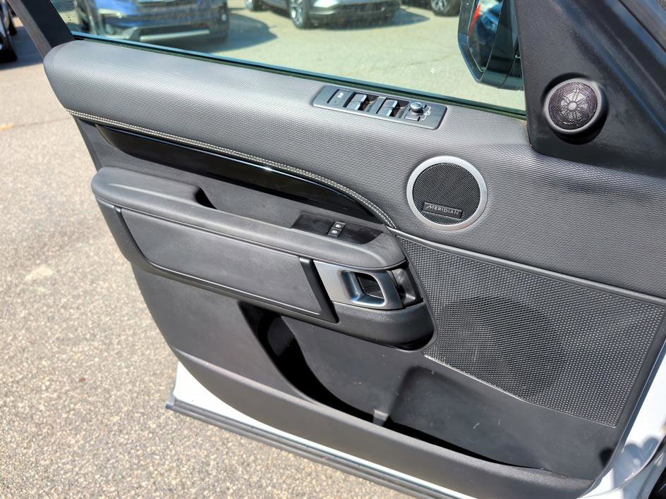 Used 2022 Land Rover Discovery S R-Dynamic AWD/4WD image 16