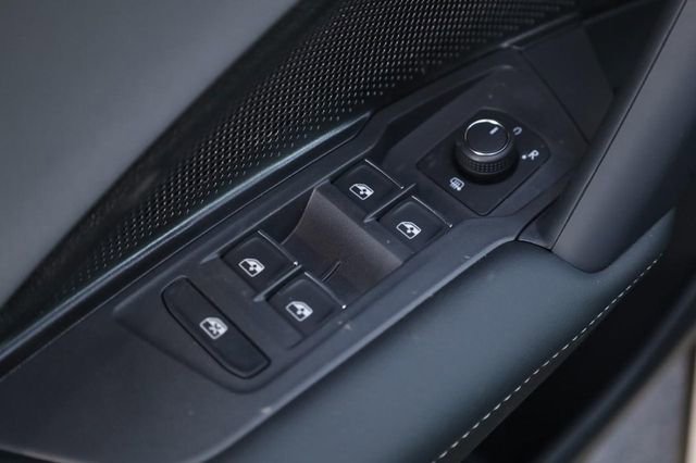 New 2026 Volkswagen Tiguan SE R-Line image 10