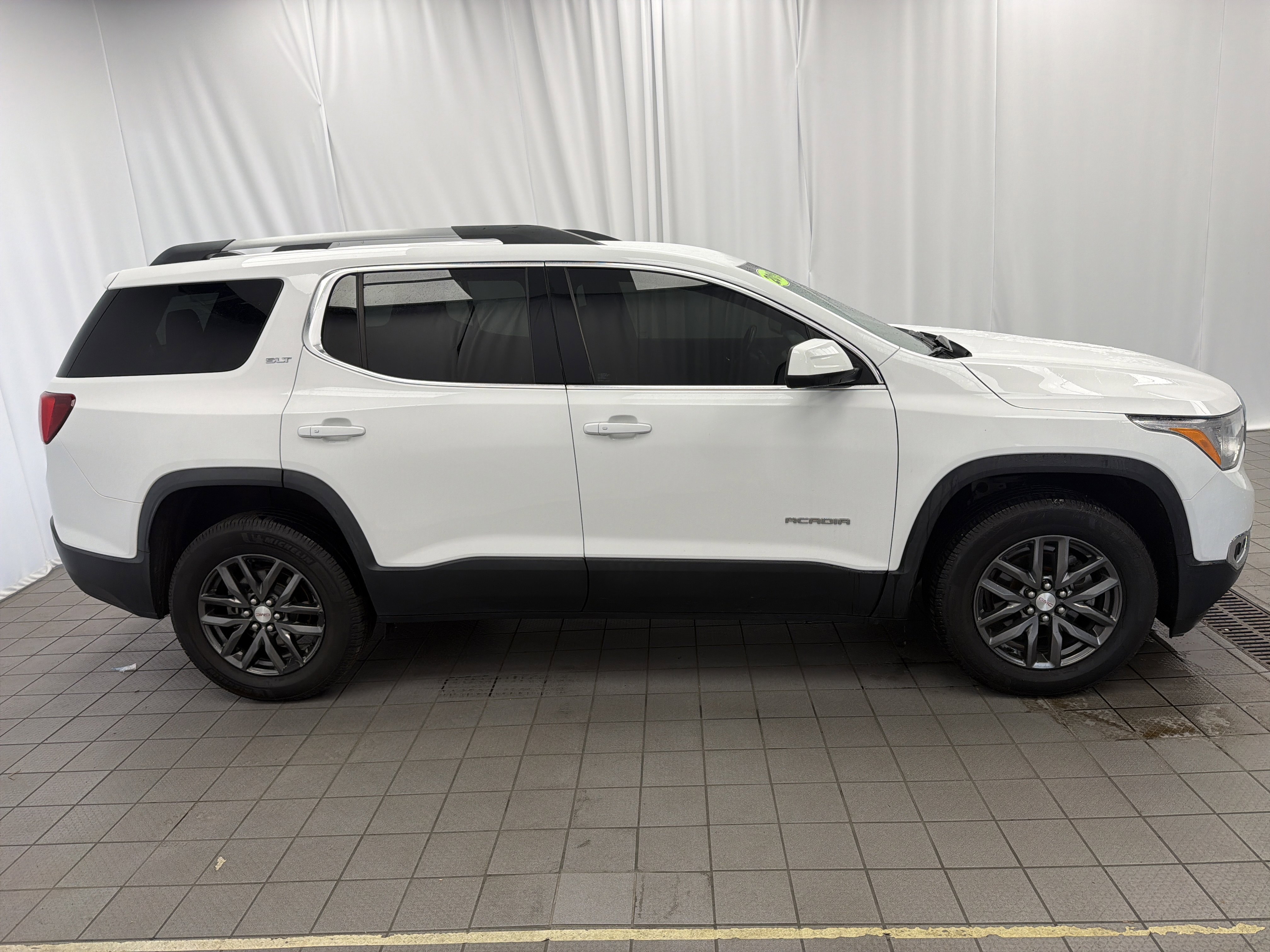 Used 2019 GMC Acadia SLT AWD/4WD image 4