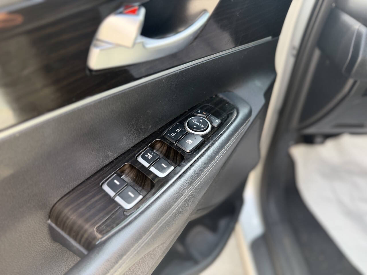 Used 2020 Kia Sorento L FWD image 10