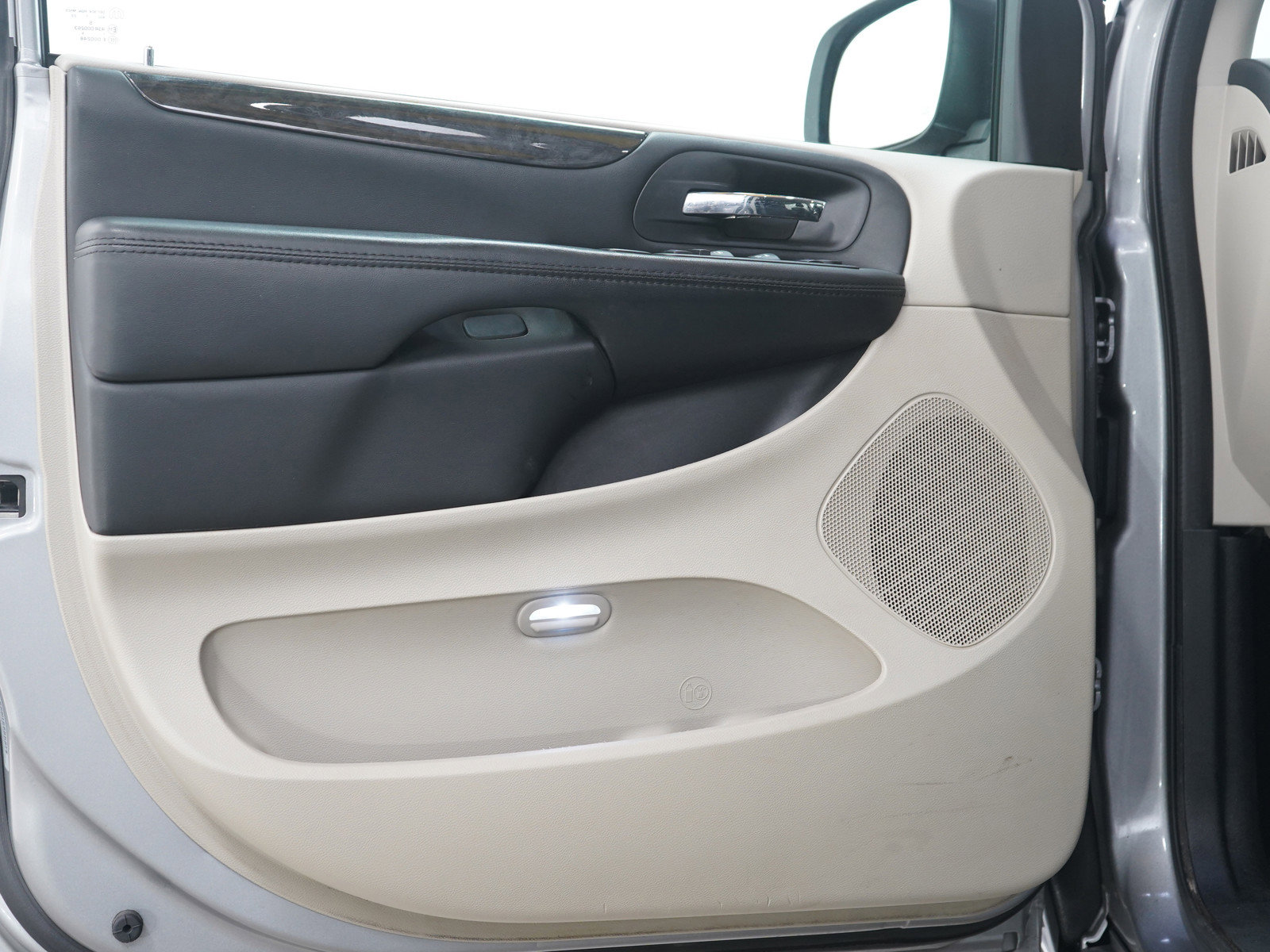 Used 2018 Dodge Grand Caravan SE w/ Rear Park Assist Package image 23