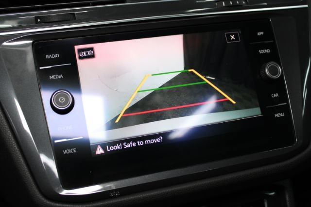 Used 2021 Volkswagen Tiguan SE w/ Panoramic Sunroof Package FWD image 16