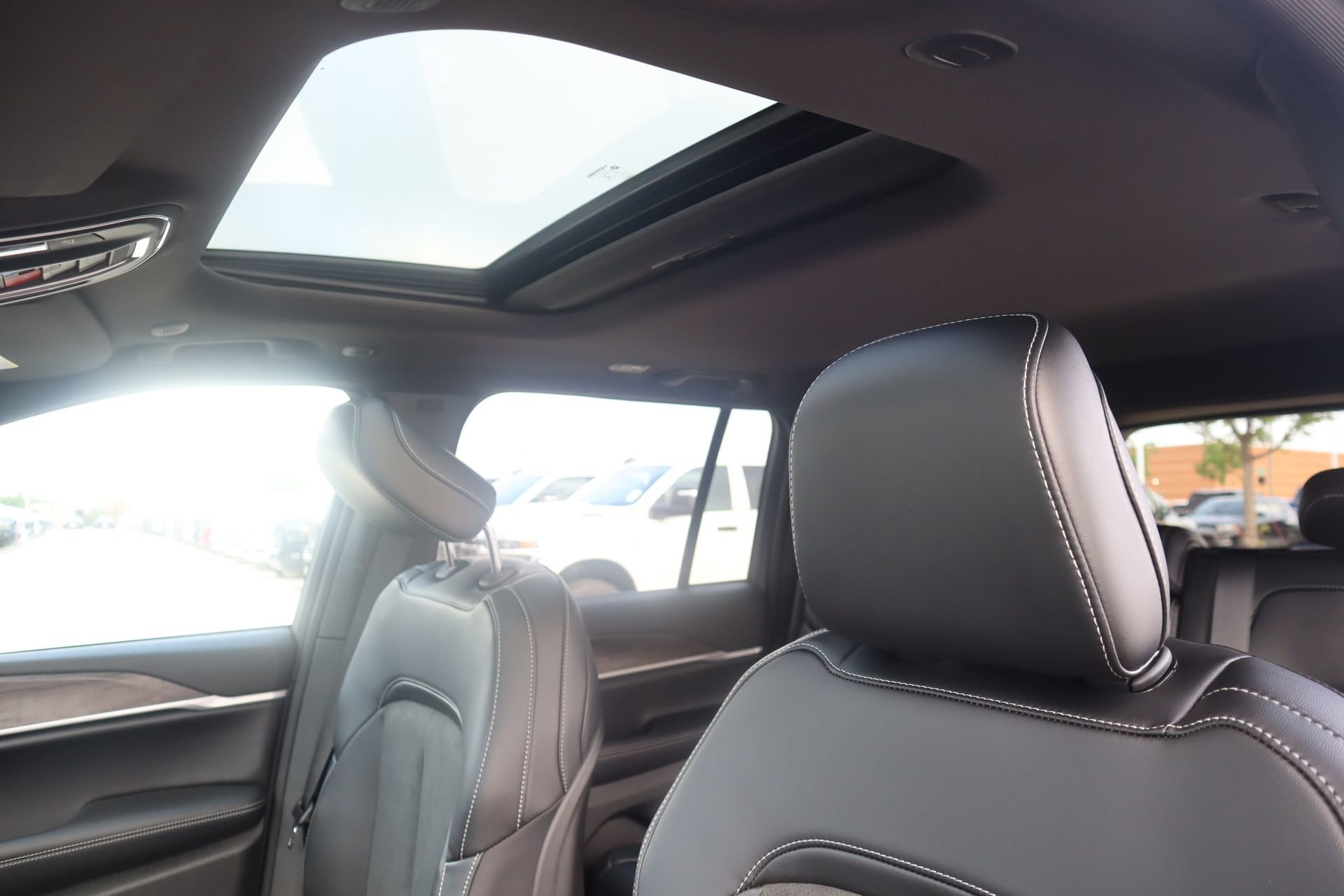 New 2026 Jeep Grand Cherokee Altitude AWD/4WD image 16