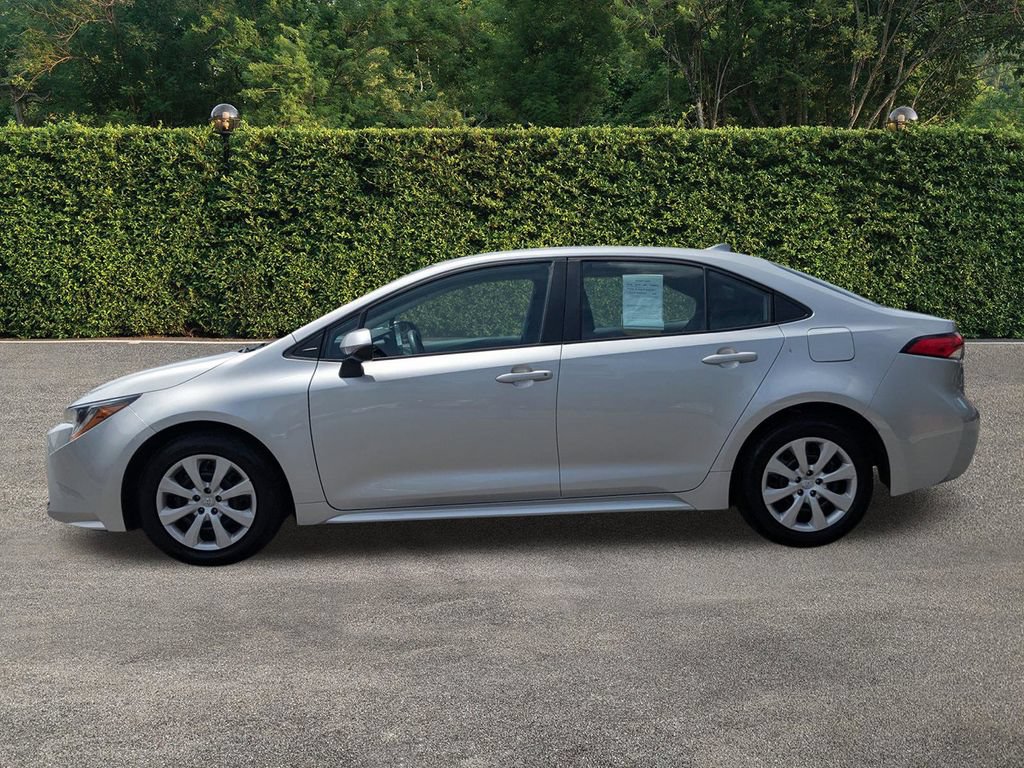 Used 2025 Toyota Corolla LE FWD image 7