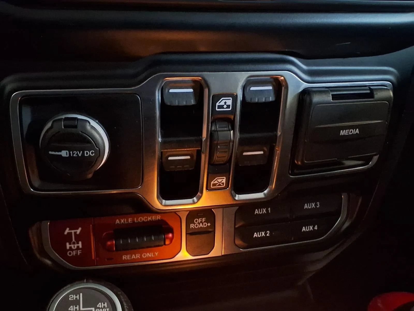 Used 2022 Jeep Gladiator Mojave w/ Cold Weather Group AWD/4WD image 17