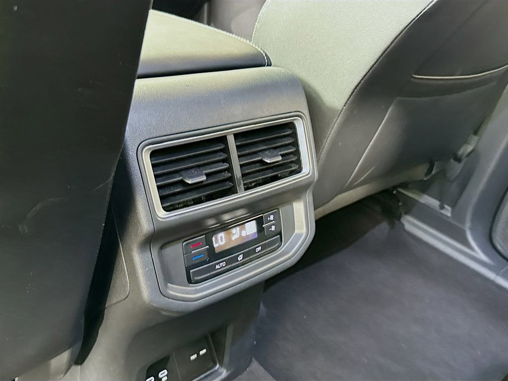 Used 2024 Volkswagen Atlas SE image 27