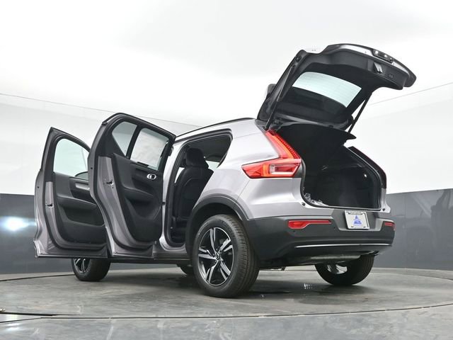 New 2026 Volvo XC40 B4 Core w/ Climate Package FWD image 54