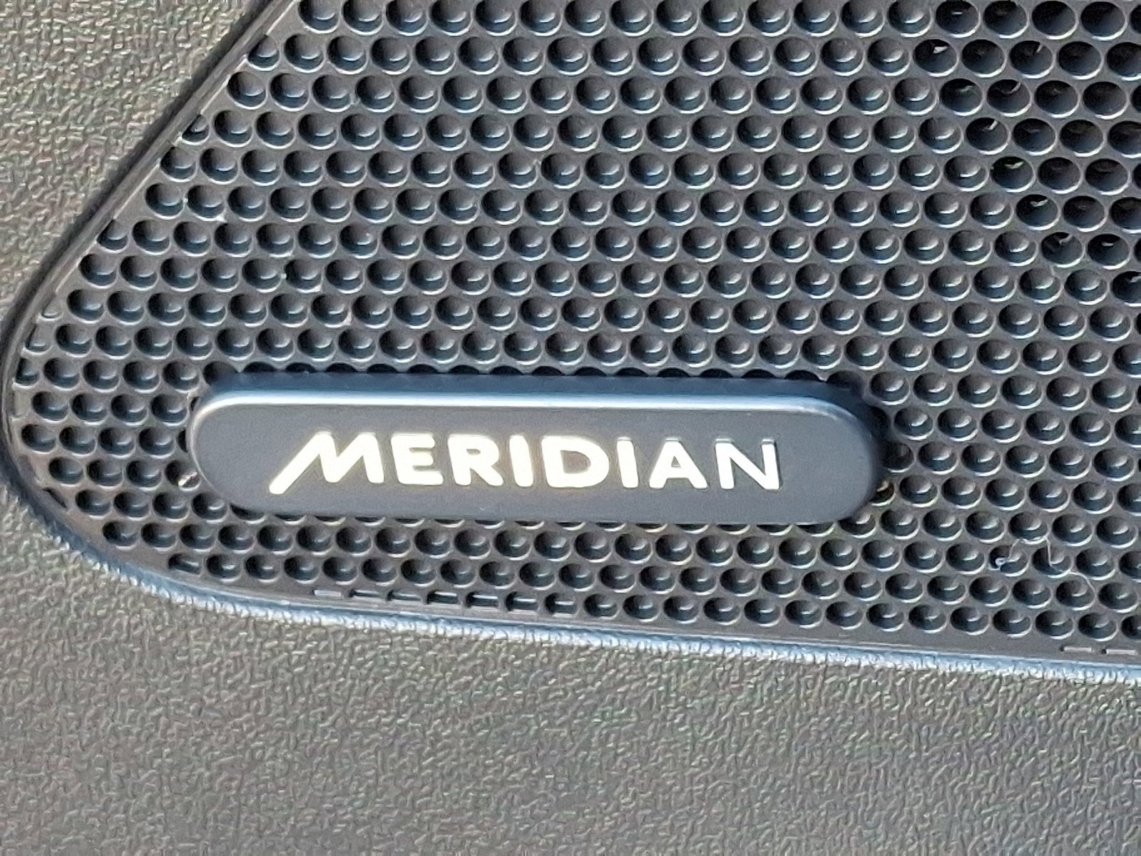 Used 2018 Jaguar F-PACE S image 27