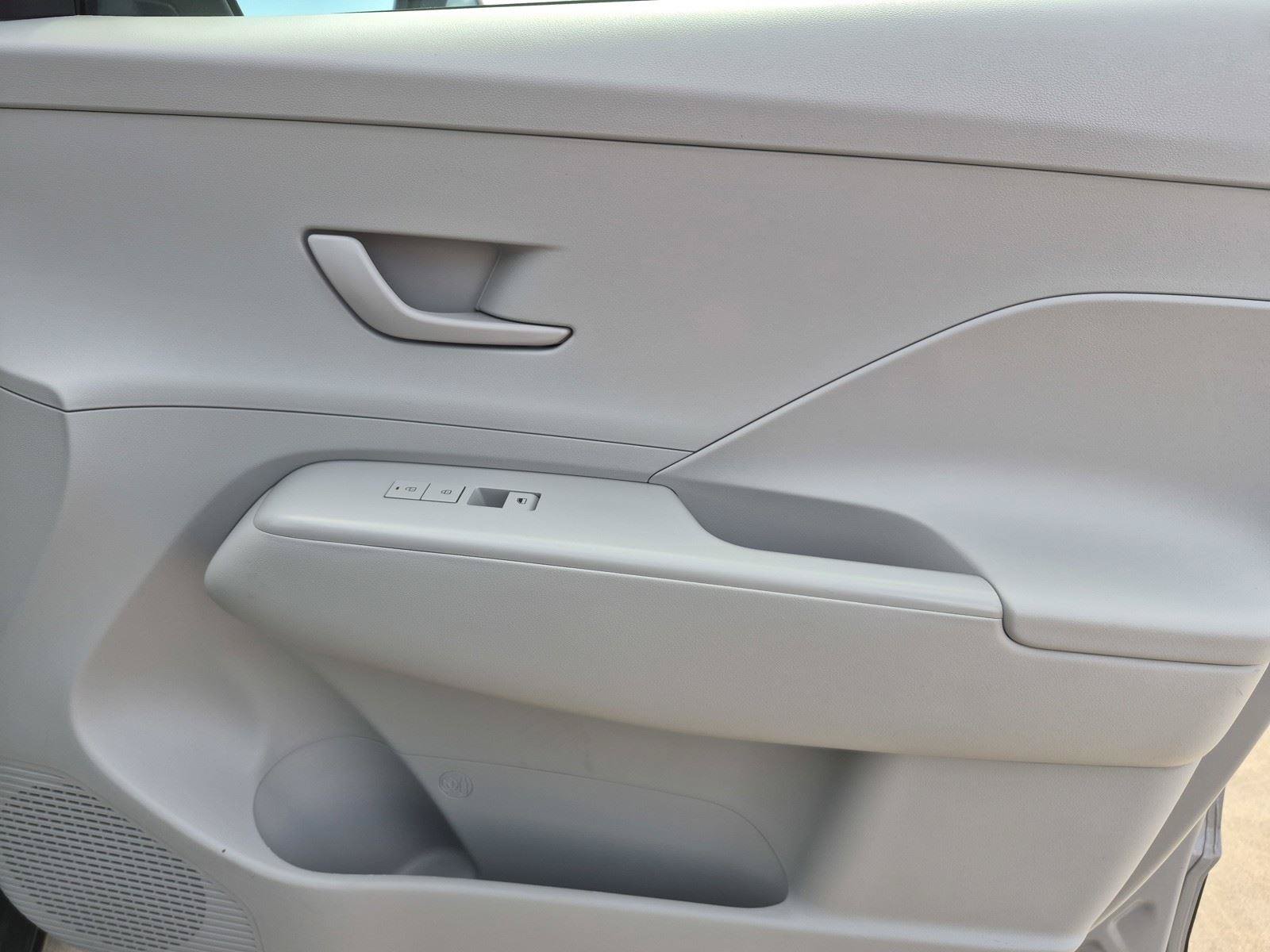 Used 2025 Hyundai Kona SEL FWD image 12