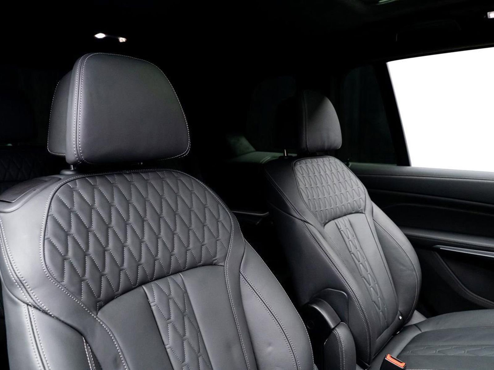 Used 2023 BMW X7 xDrive40i w/ Premium Package image 40