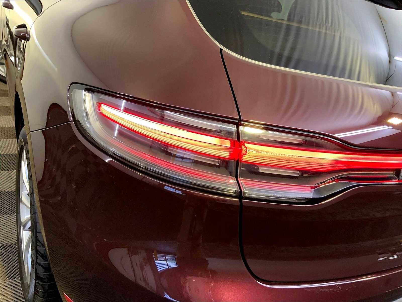 Certified 2025 Porsche Macan image 30