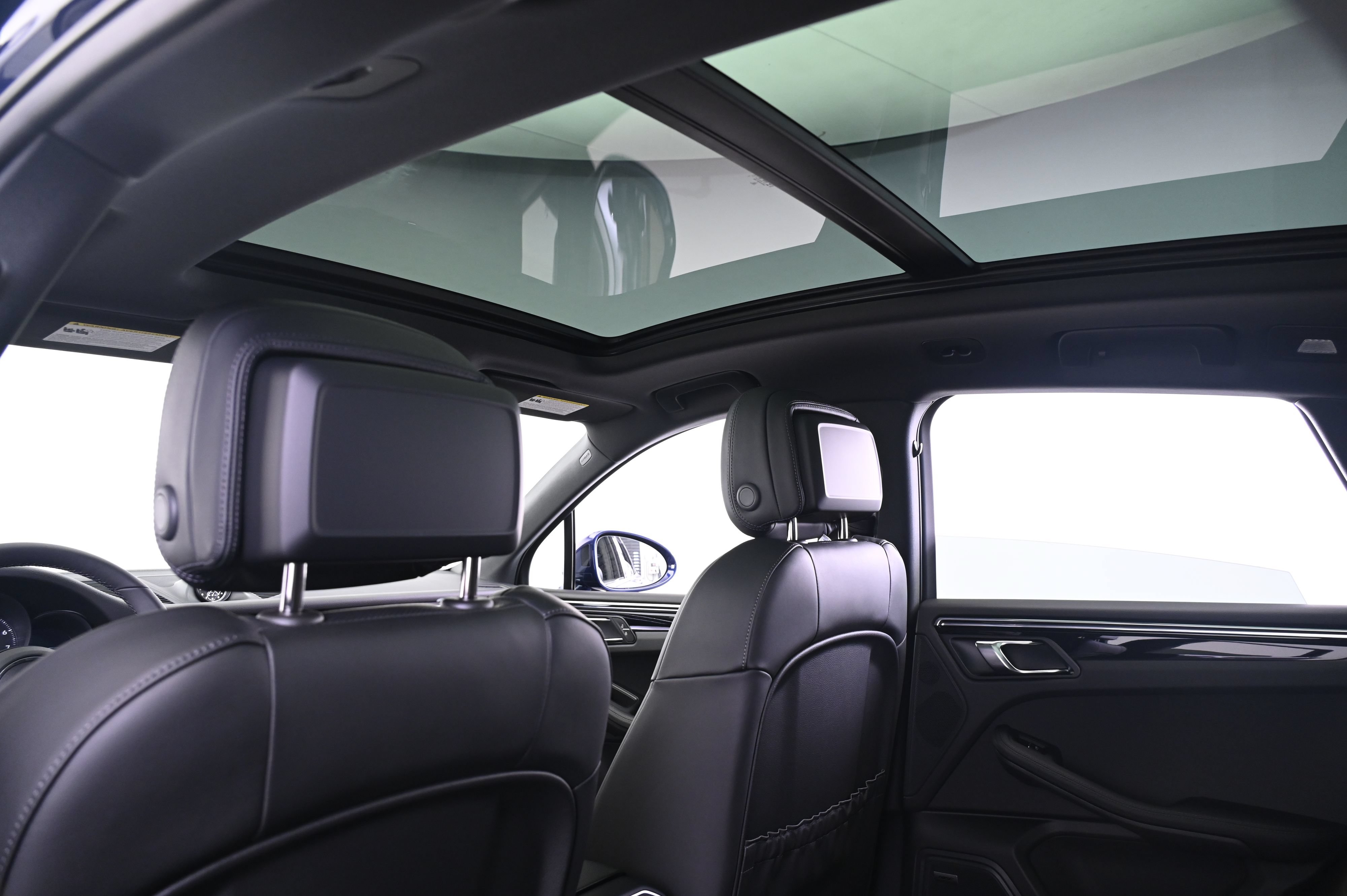 Certified 2026 Porsche Macan AWD/4WD image 25