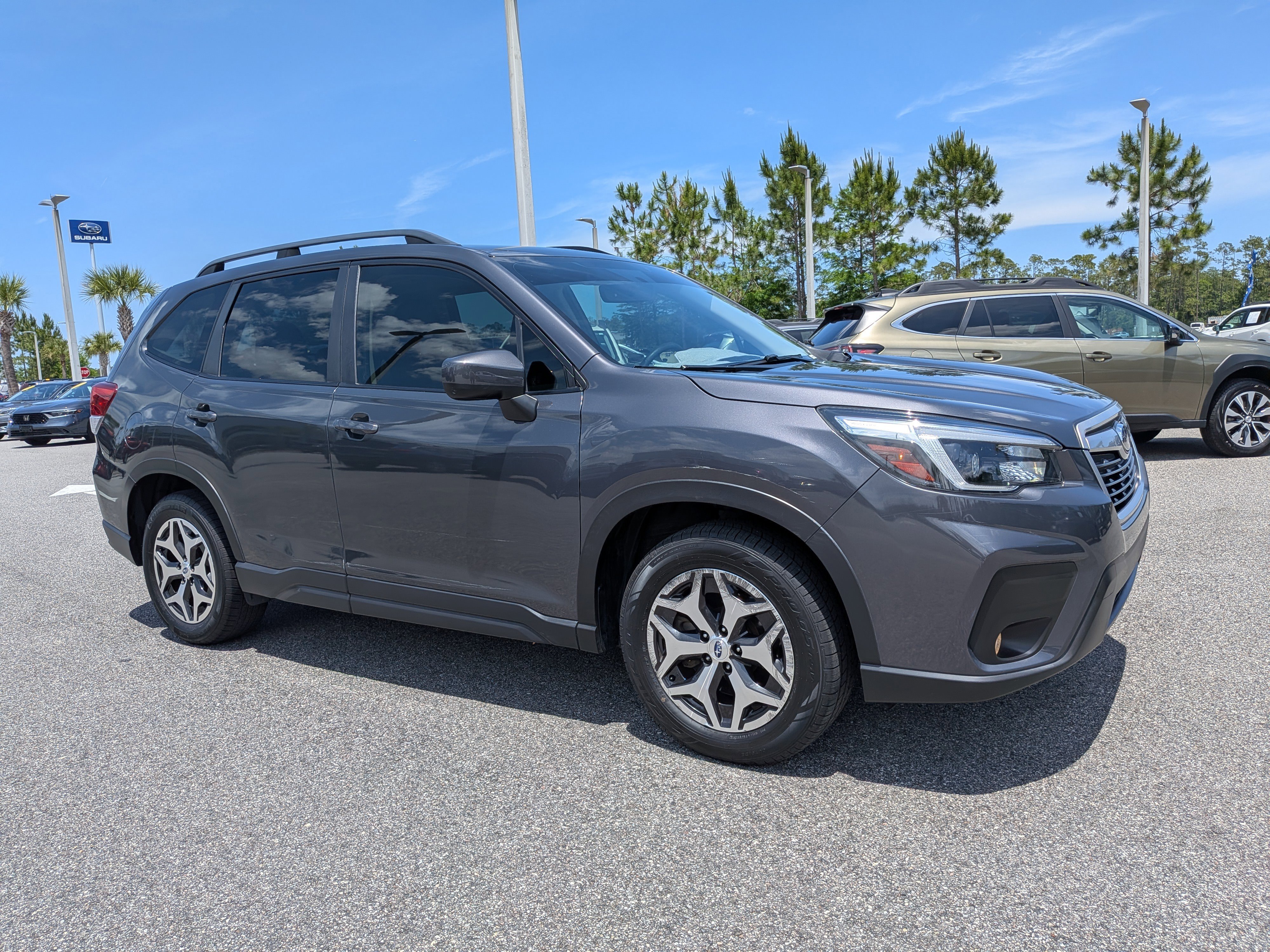 Used 2021 Subaru Forester Premium AWD/4WD image 2