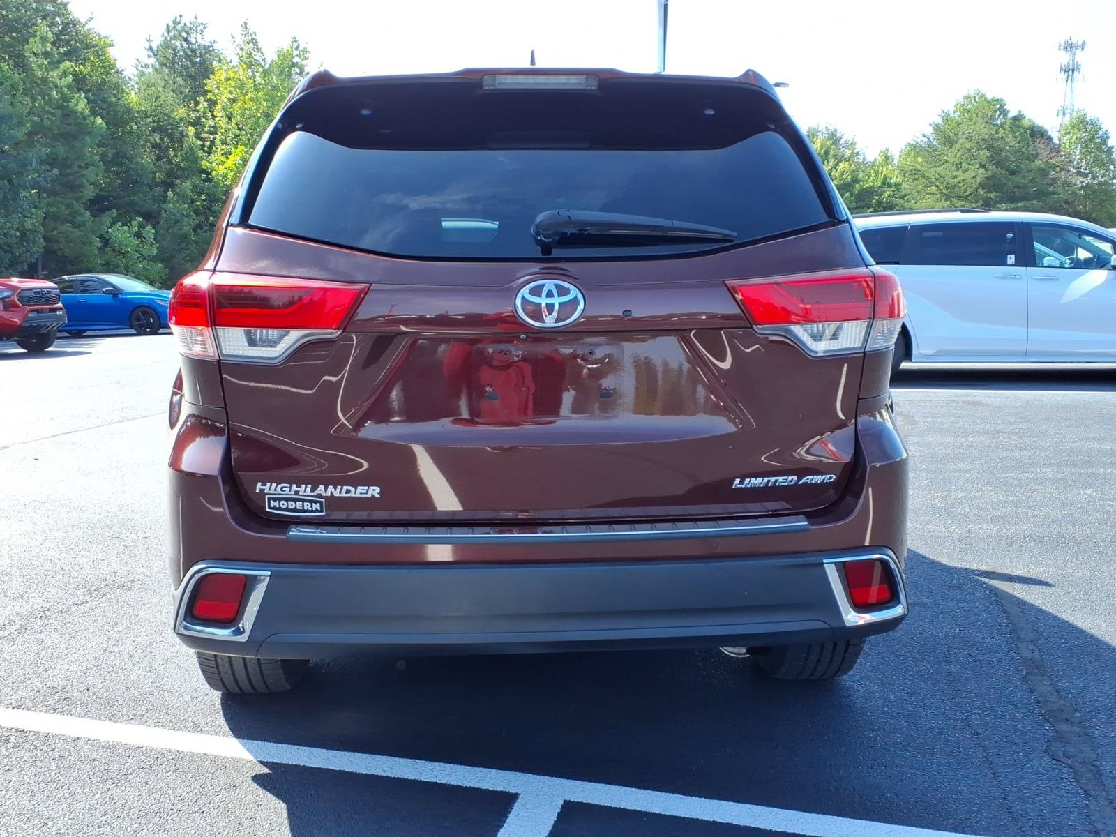 Used 2018 Toyota Highlander Limited w/ Protection Package #3 AWD/4WD image 4