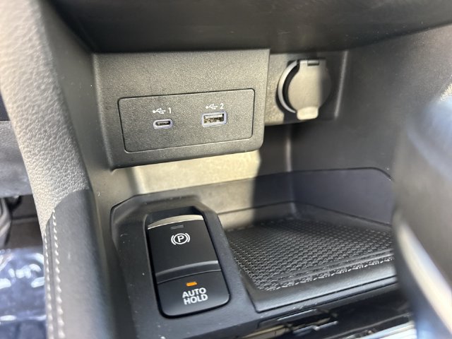 Used 2024 Nissan Kicks SR w/ SR Premium Package FWD image 21