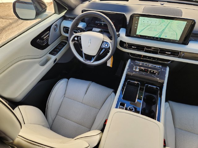 New 2026 Lincoln Aviator Black Label w/ Jet Appearance Package AWD/4WD image 10