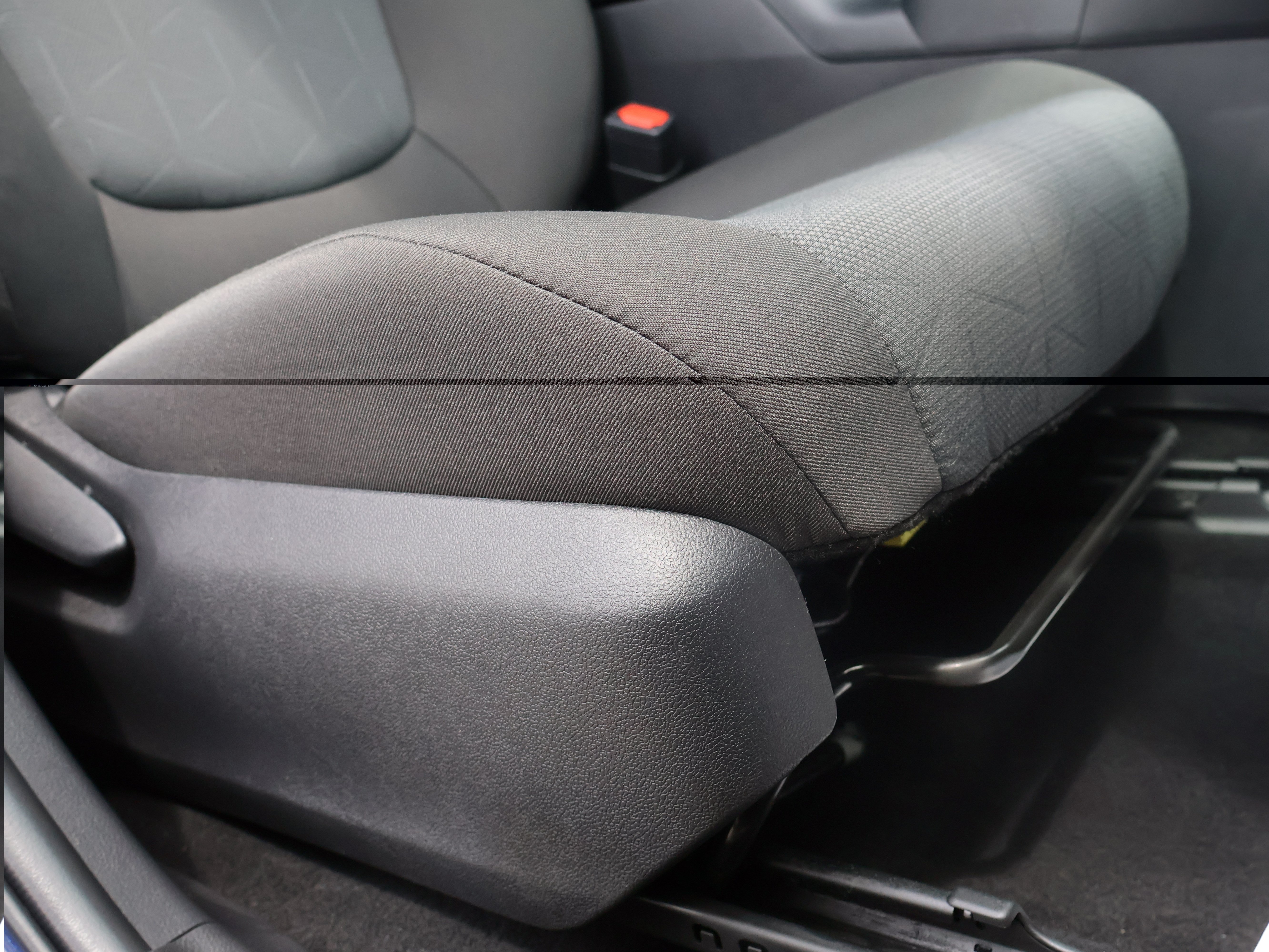 Used 2025 Toyota RAV4 XLE AWD/4WD image 9