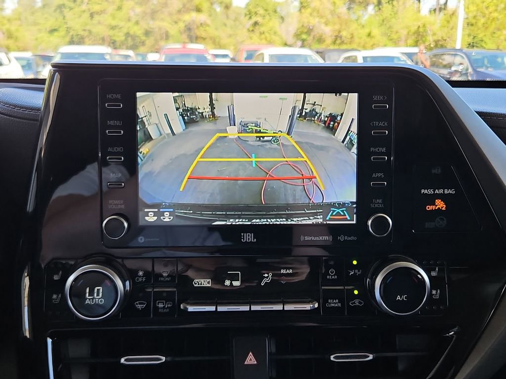 Used 2021 Toyota Highlander Limited image 19