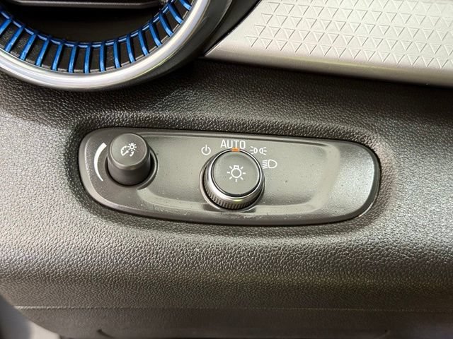 Used 2025 Chevrolet Trax LT FWD image 30