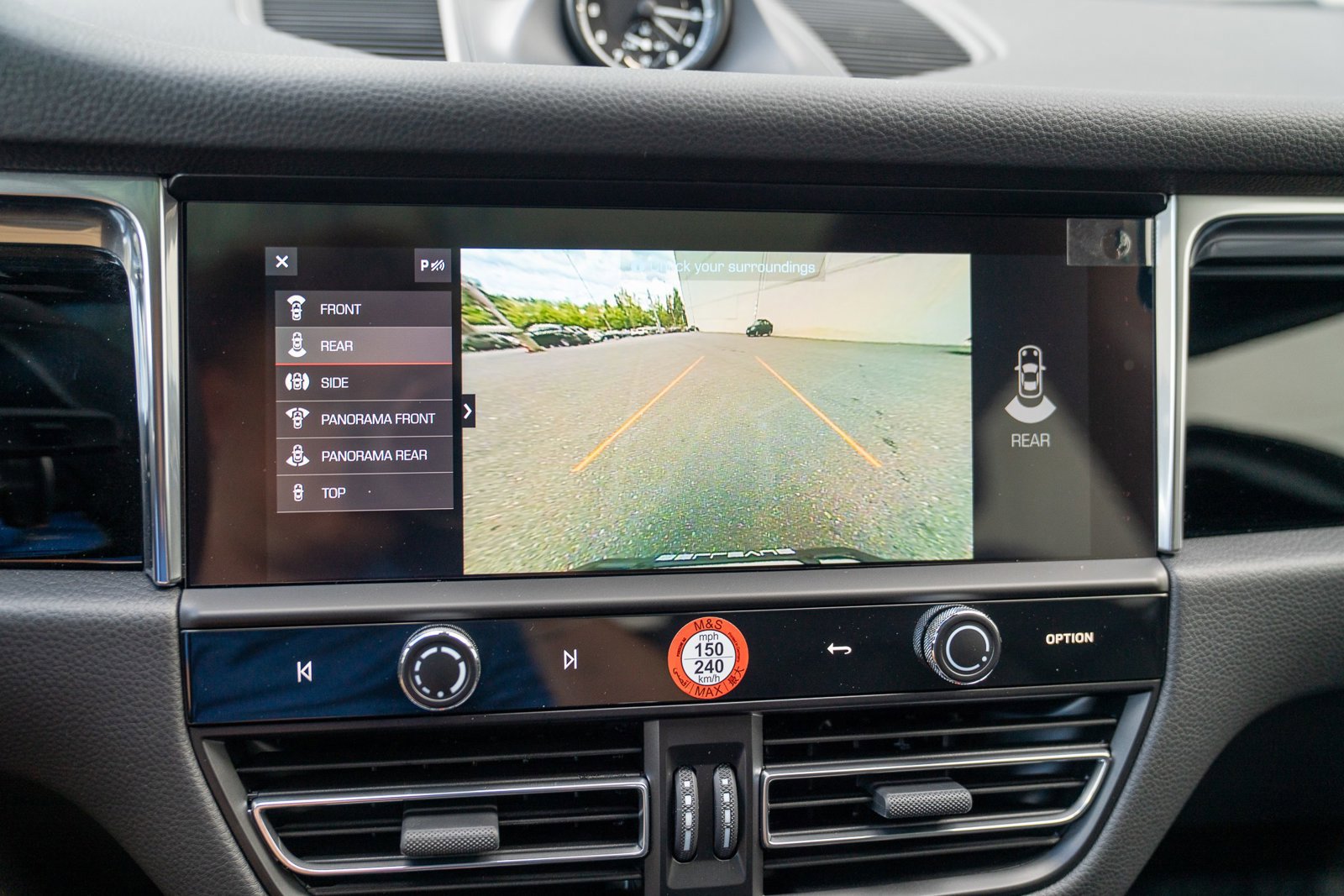 Certified 2025 Porsche Macan image 17