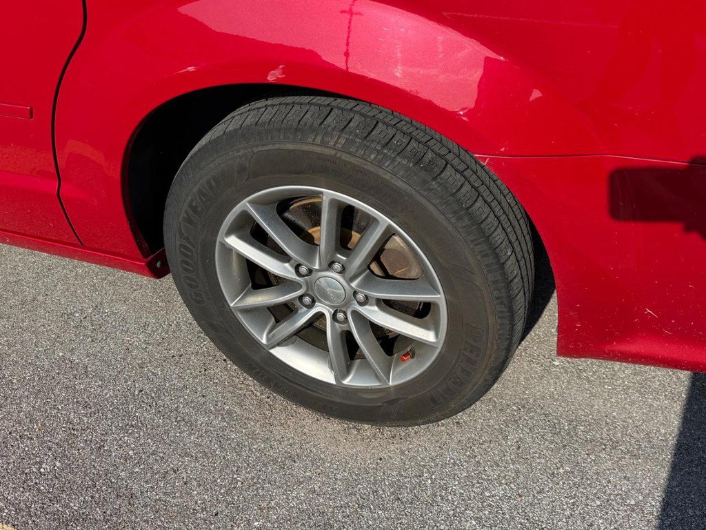 Used 2016 Dodge Grand Caravan SE image 12