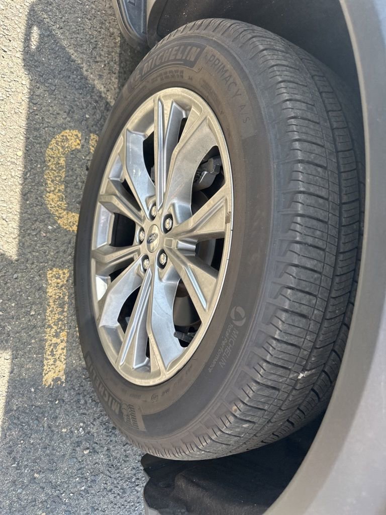 Used 2023 Ford Explorer Limited w/ Equipment Group 301A image 8