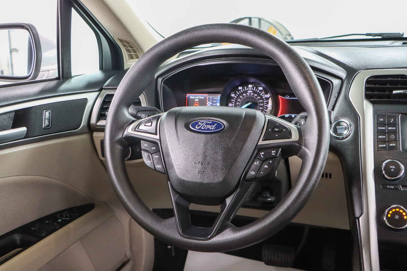 Used 2018 Ford Fusion SE image 12