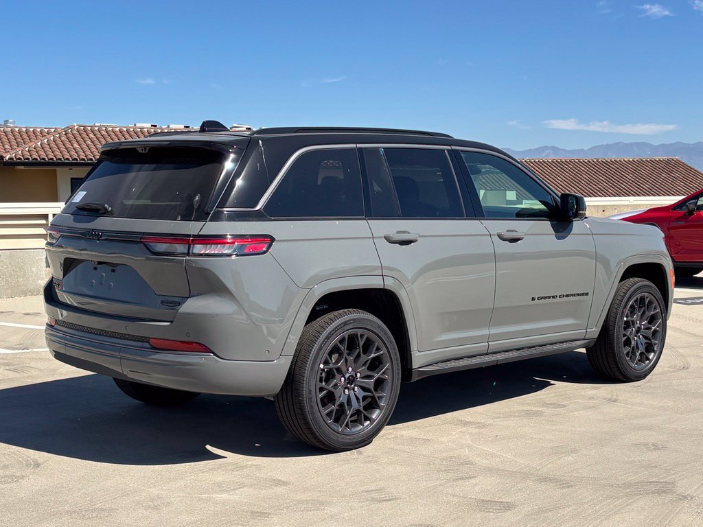 New 2027 Jeep Grand Cherokee Summit w/ Adv Protech Group IV AWD/4WD image 3