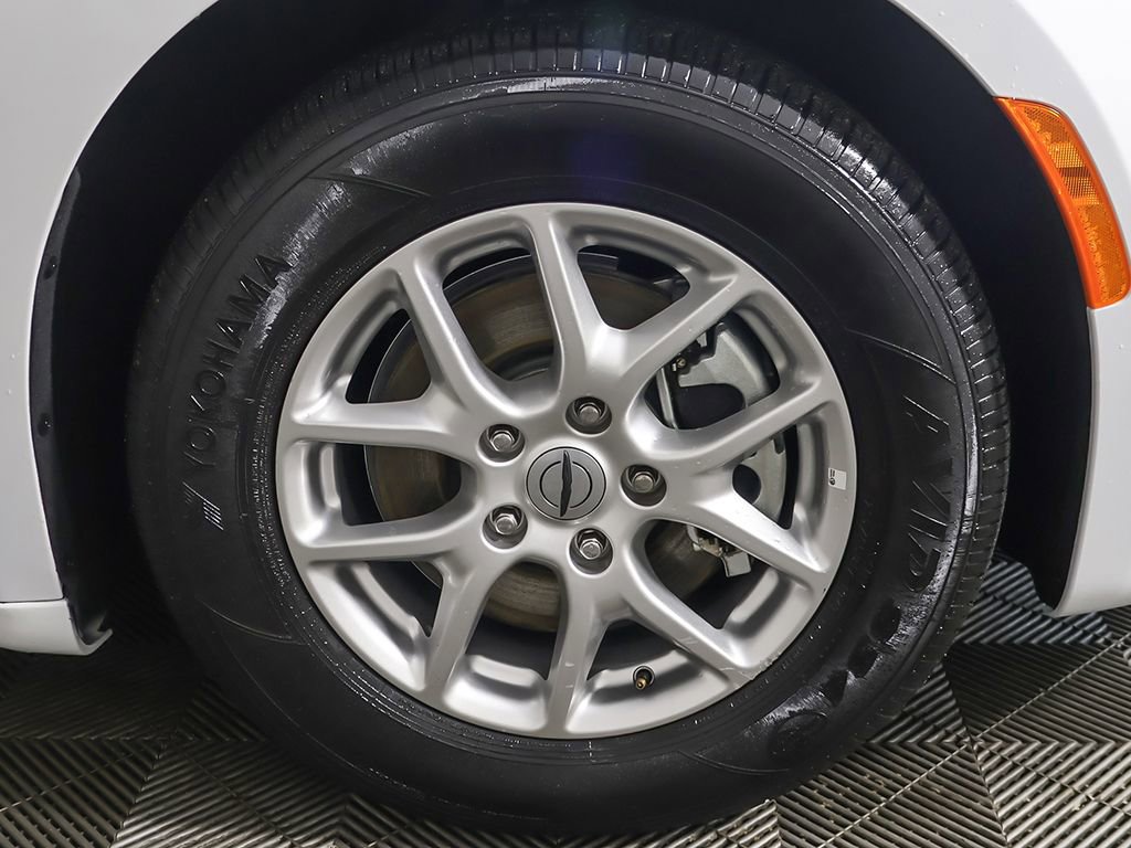 Used 2025 Chrysler Pacifica Select FWD image 22