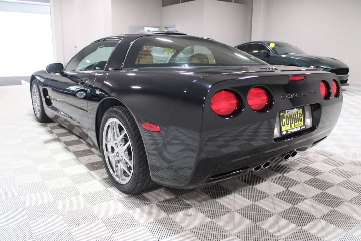 Used 2001 Chevrolet Corvette Coupe w/ Preferred Equipment Group1 RWD image 7