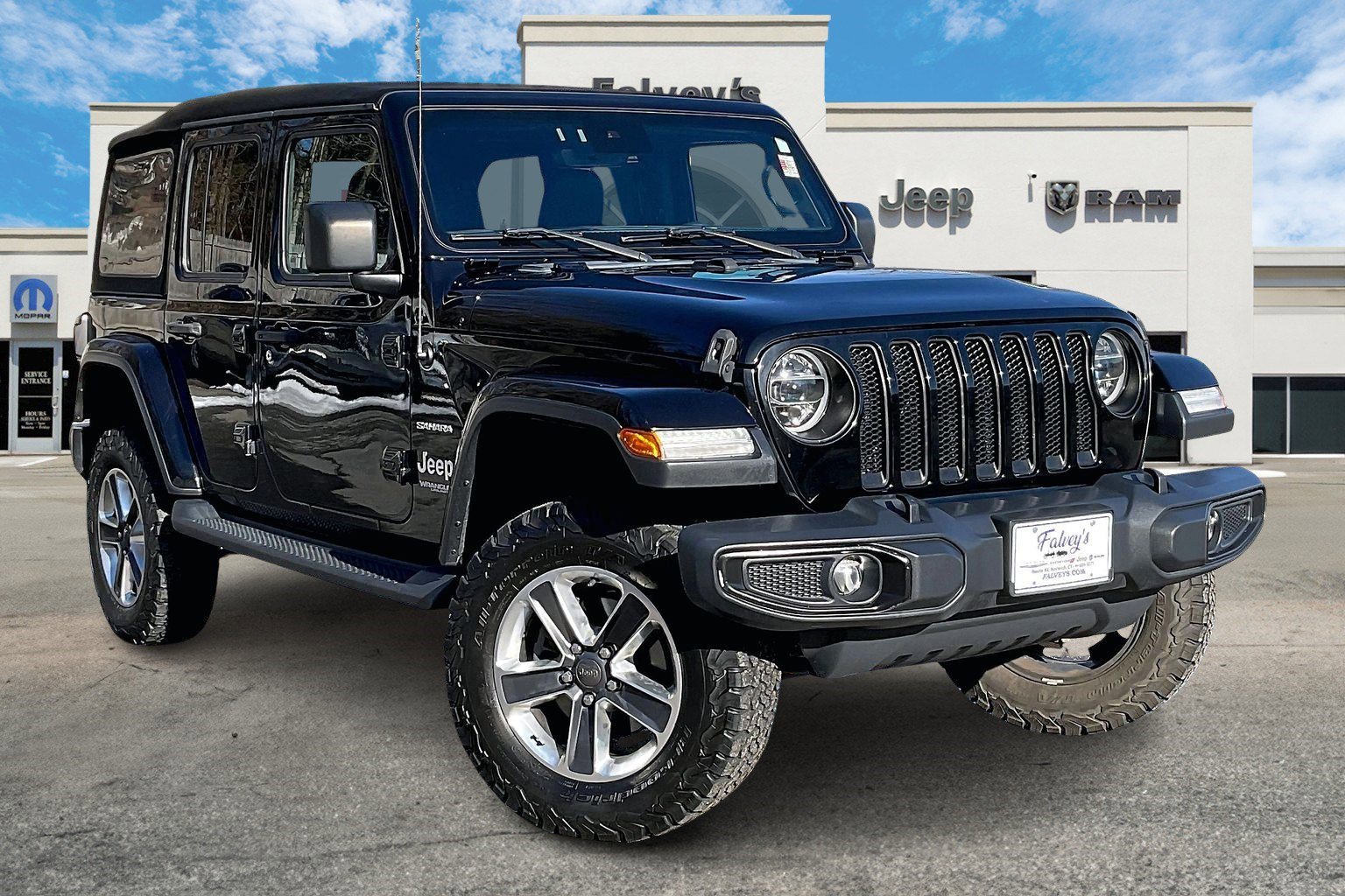 Used 2019 Jeep Wrangler Unlimited Sahara w/ Advanced Safety Group image 11