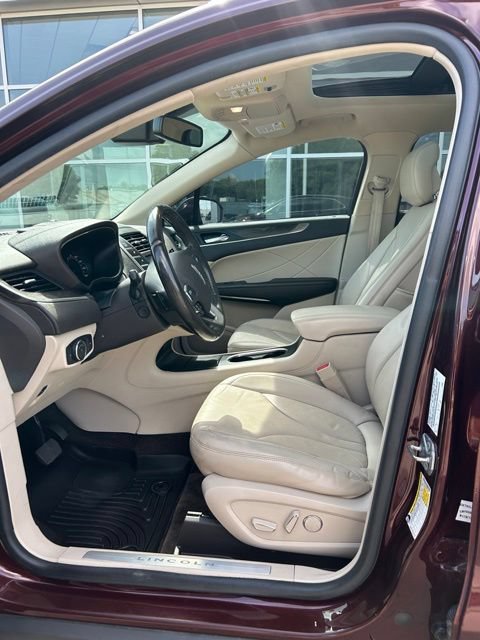 Used 2017 Lincoln MKC Reserve w/ Lincoln MKC Climate Package FWD image 10