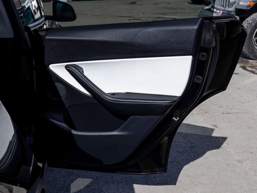 Used 2021 Tesla Model Y Long Range image 14