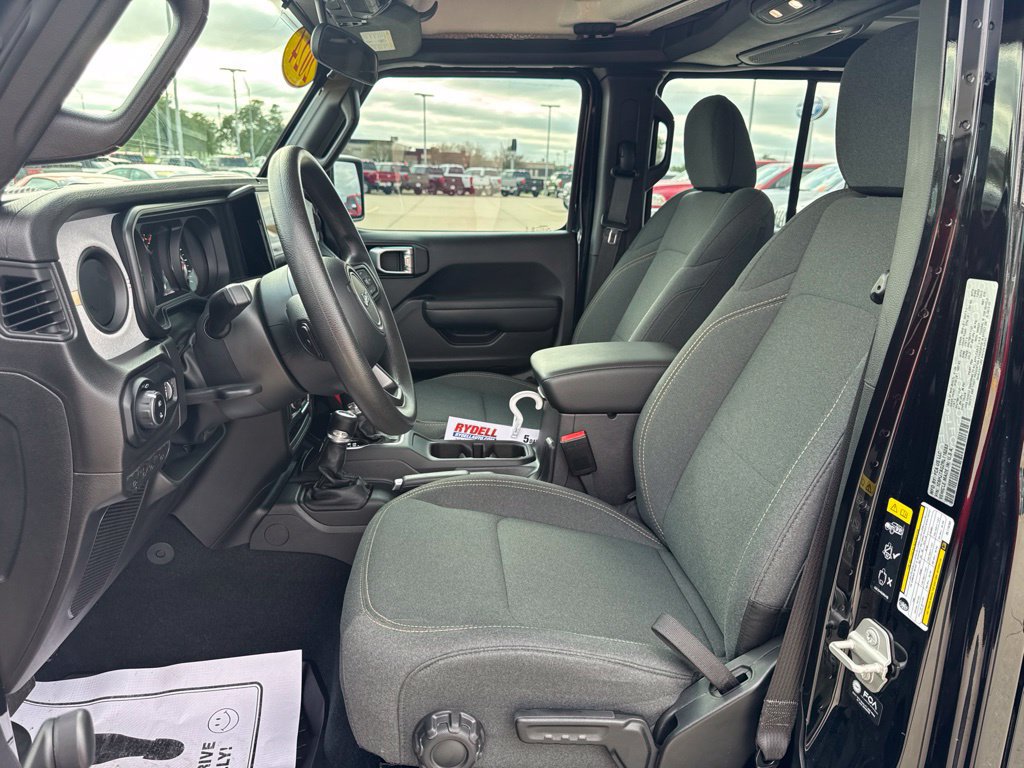 Certified 2024 Jeep Gladiator Sport AWD/4WD image 4