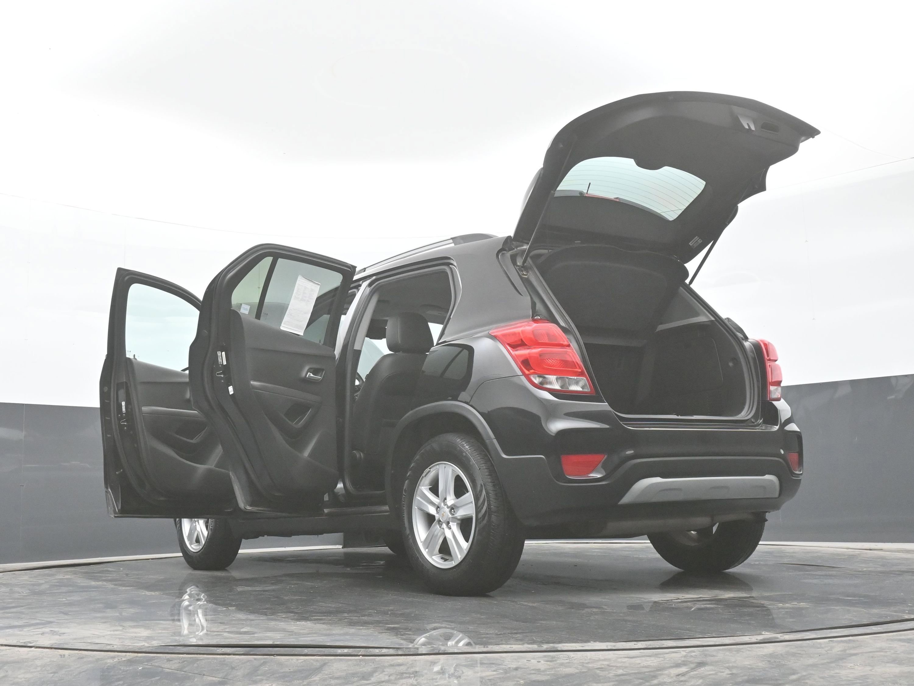 Used 2020 Chevrolet Trax LT w/ LT Convenience Package image 47