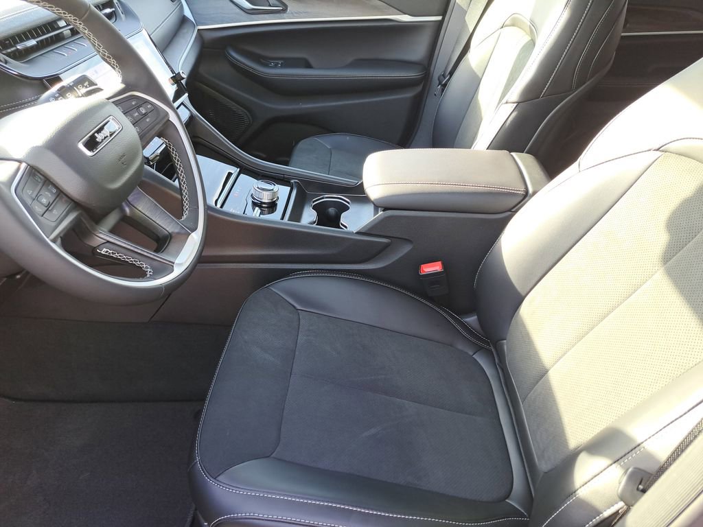 New 2026 Jeep Grand Cherokee Altitude AWD/4WD image 17