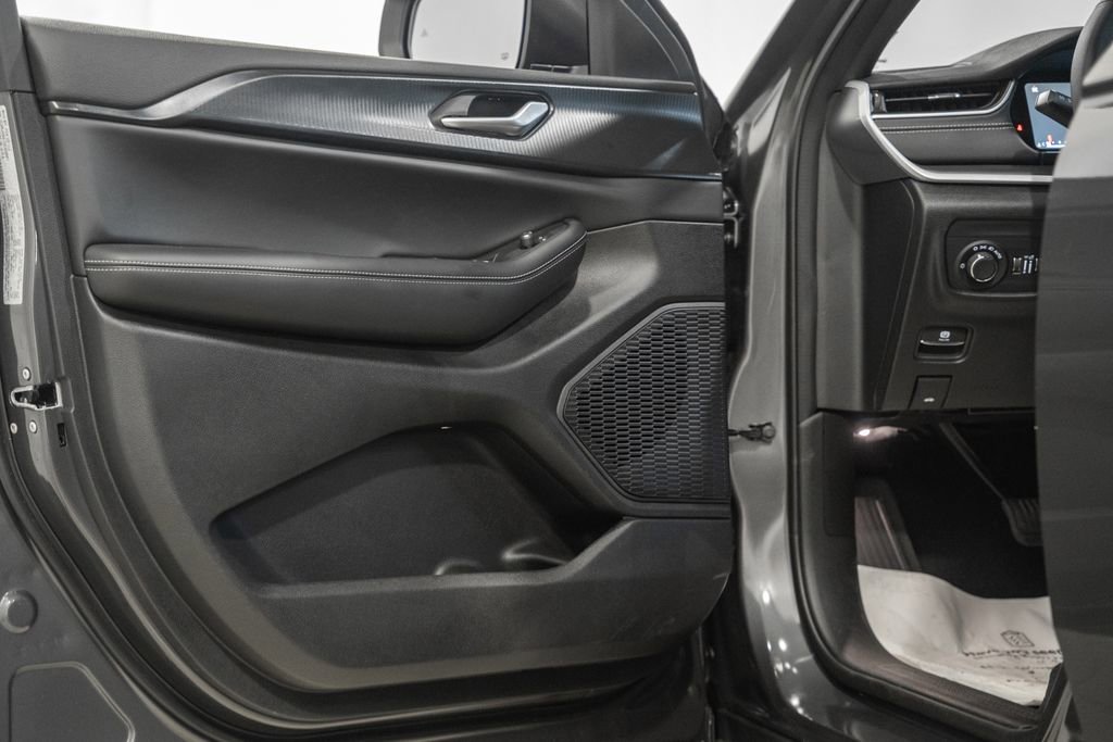 New 2025 Jeep Grand Cherokee Laredo X w/ Luxury Tech Group I image 36