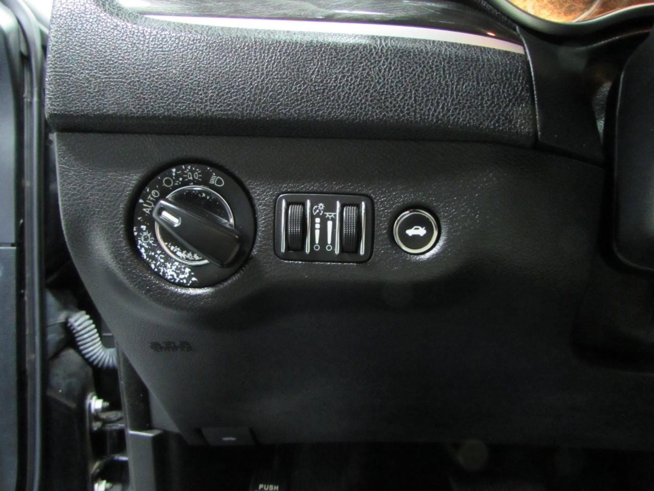 Used 2020 Chrysler 300 Touring image 21