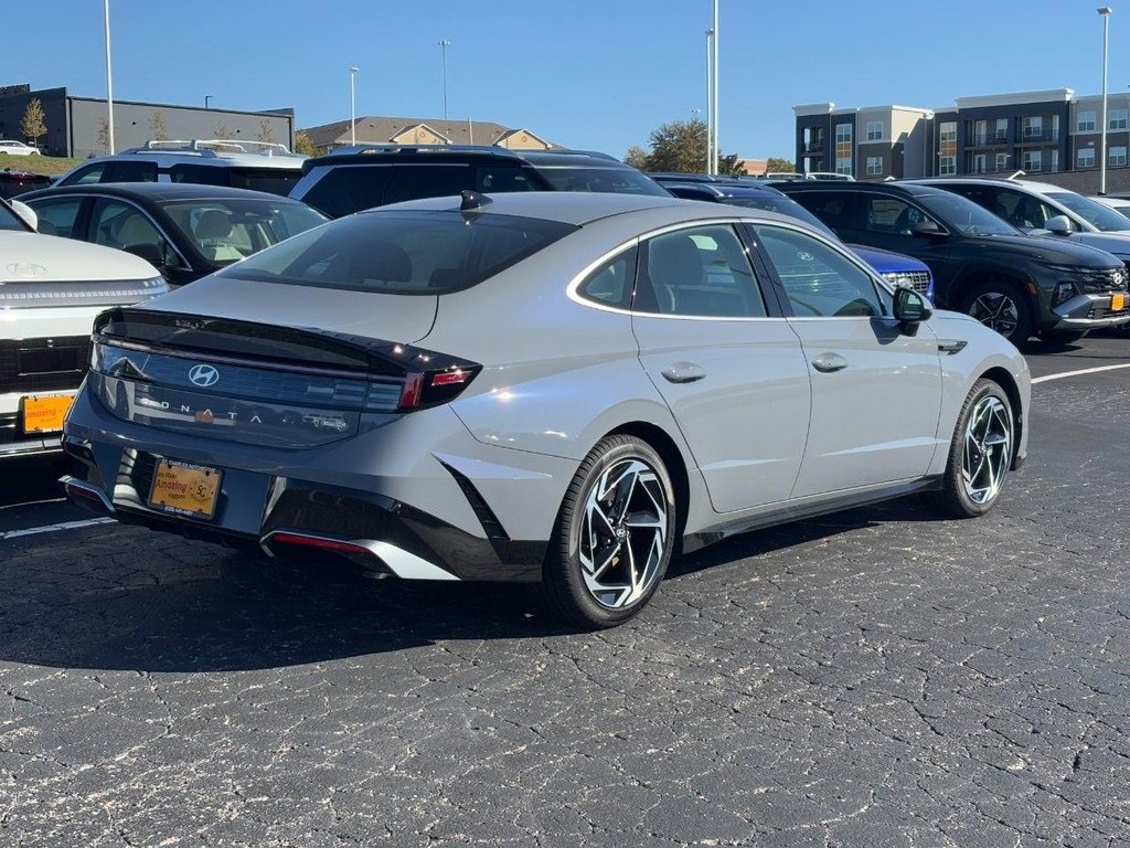 Used 2026 Hyundai Sonata SEL image 3