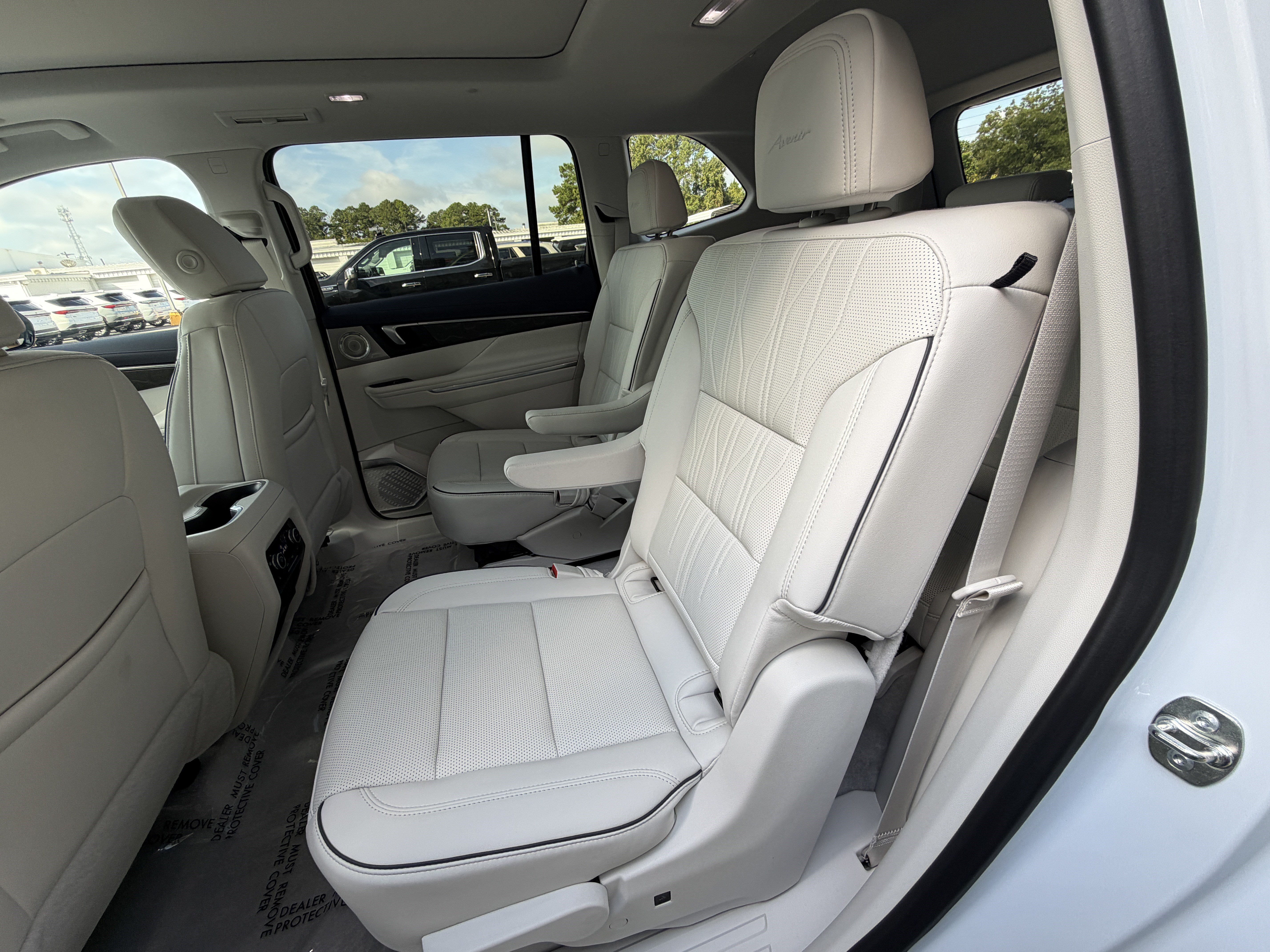 New 2027 Buick Enclave Avenir FWD image 17