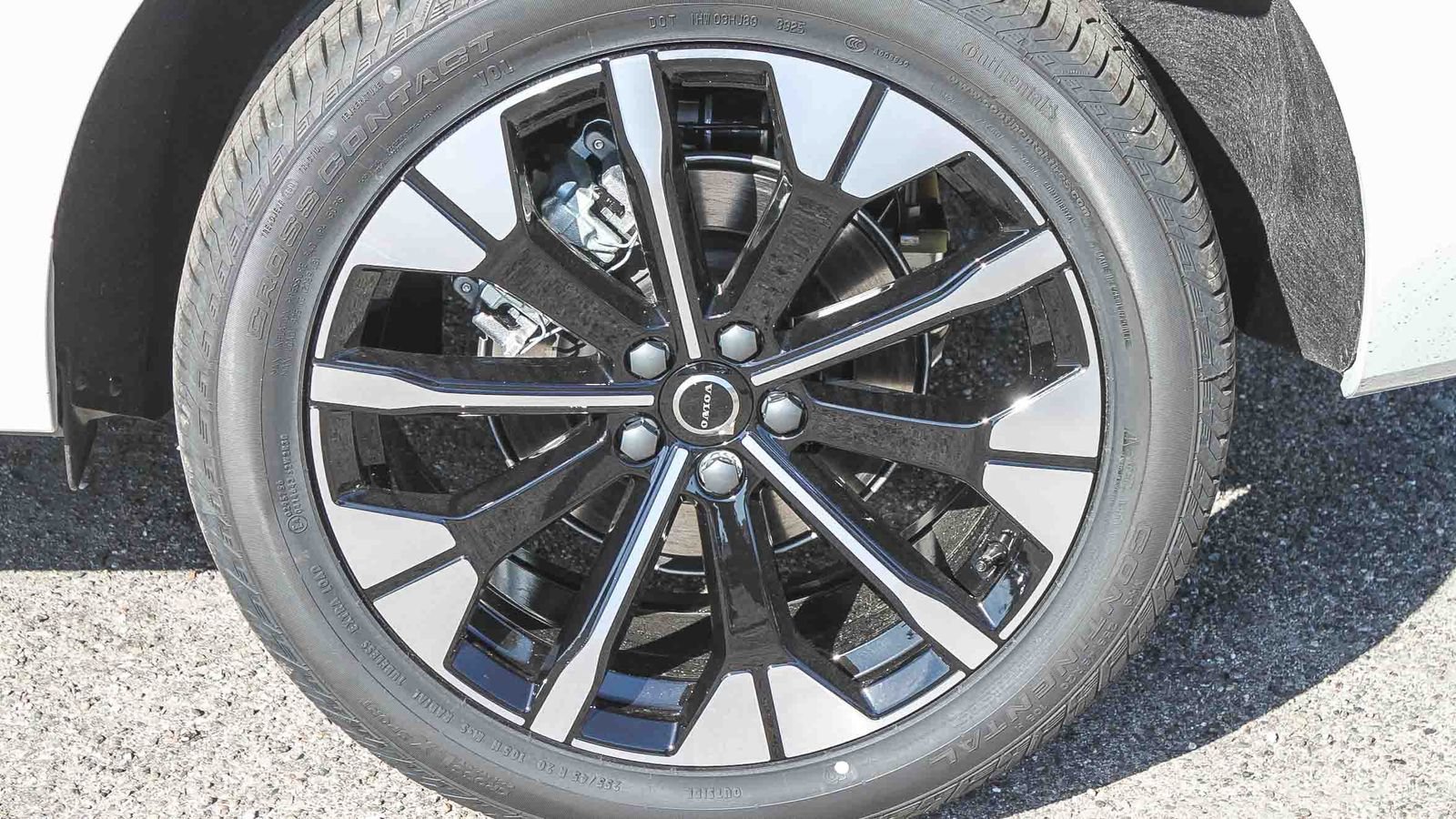 New 2026 Volvo XC60 B5 Plus w/ Protection Package Premier AWD/4WD image 11