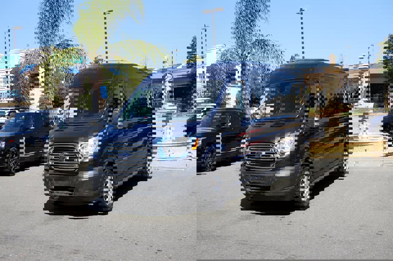 Used 2019 Ford Transit 350 XLT image 4