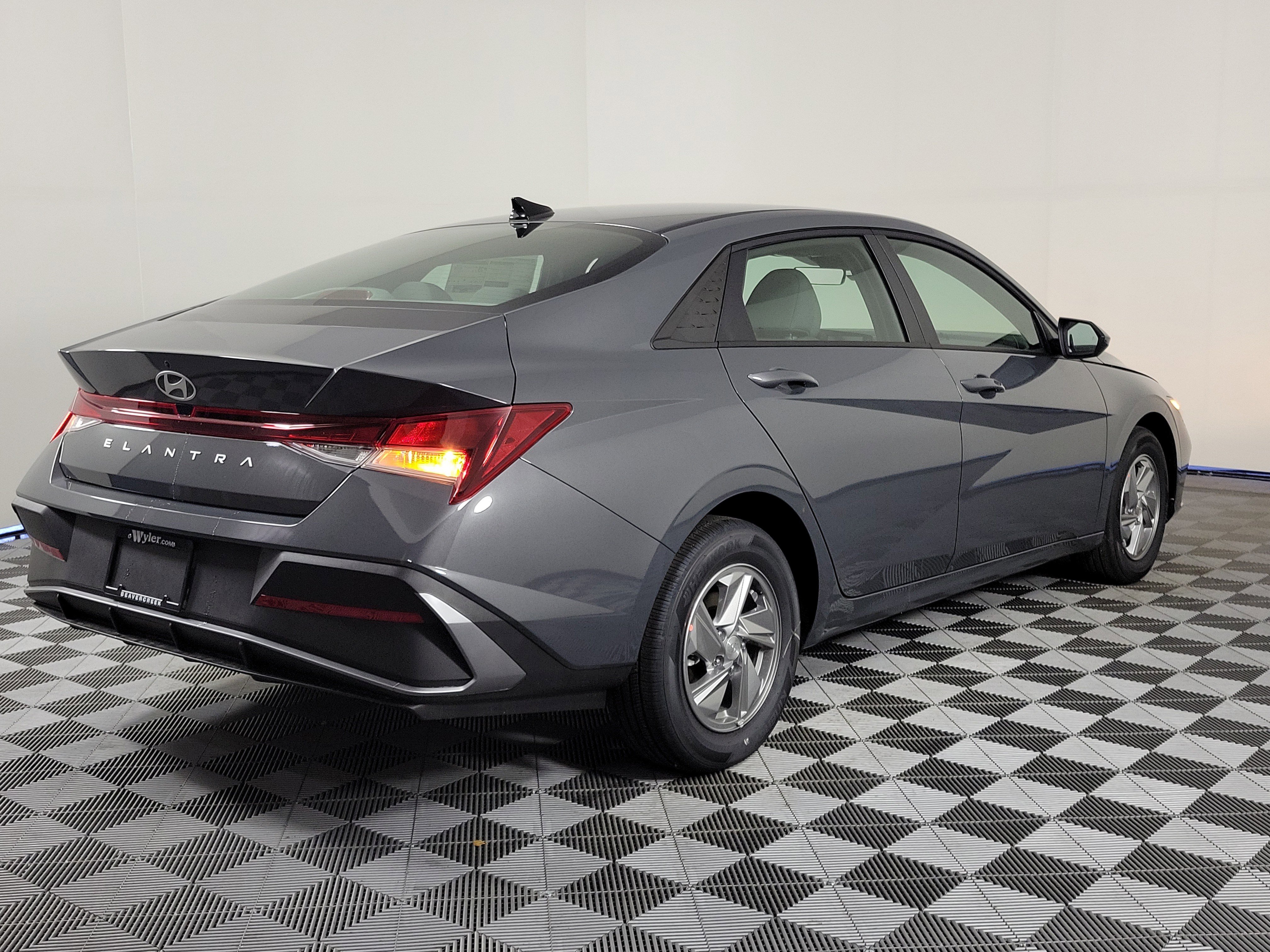 New 2026 Hyundai Elantra SE image 3