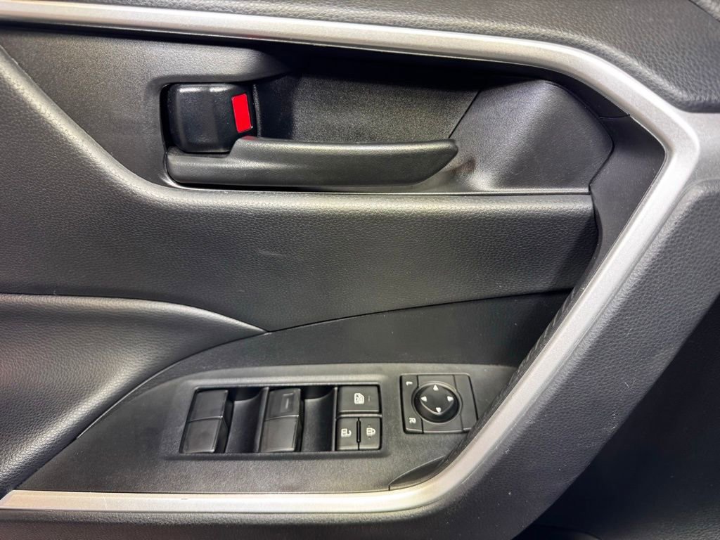 Certified 2022 Toyota RAV4 LE AWD/4WD image 20