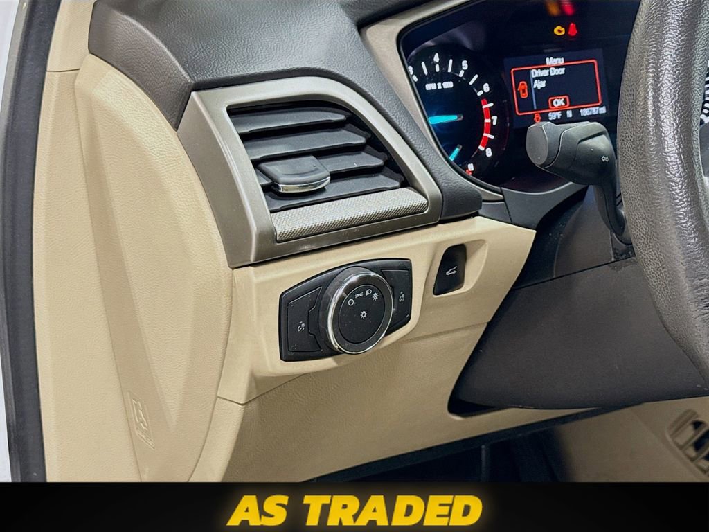 Used 2016 Ford Fusion SE FWD image 11