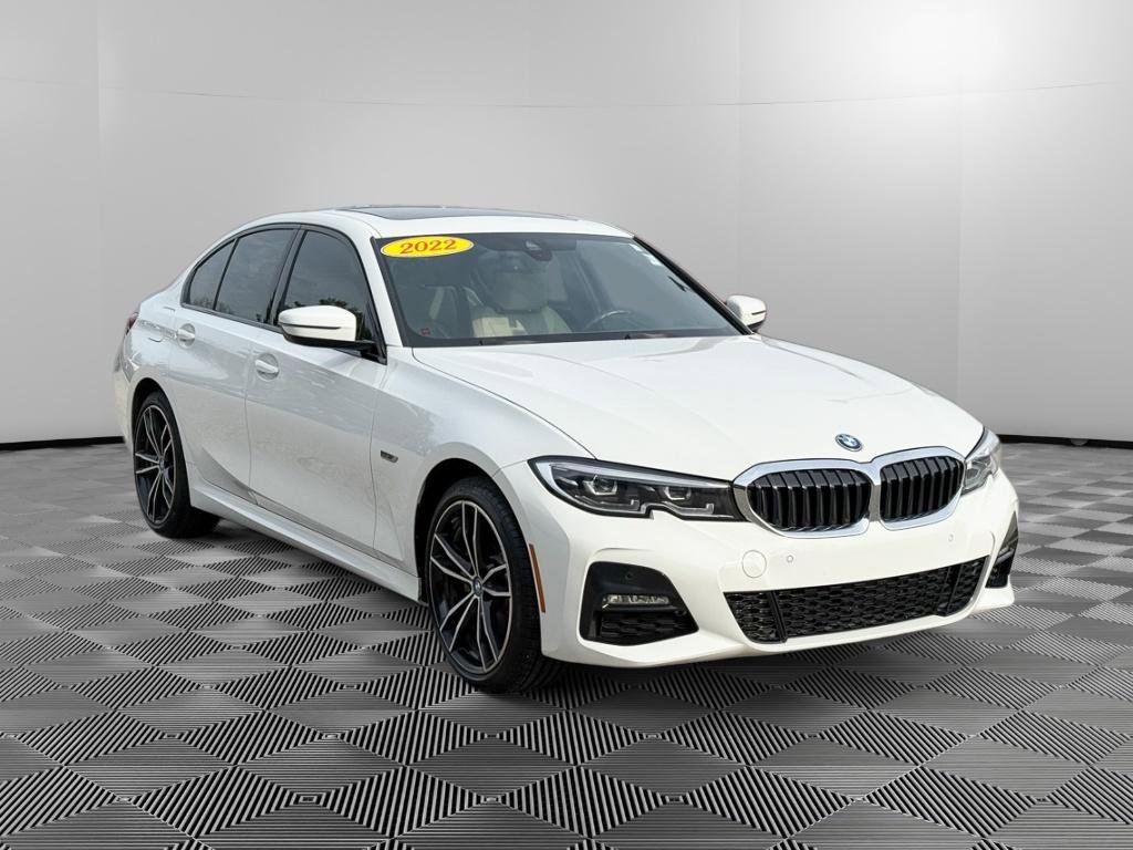 Used 2022 BMW 330e xDrive w/ M Sport Package image 9
