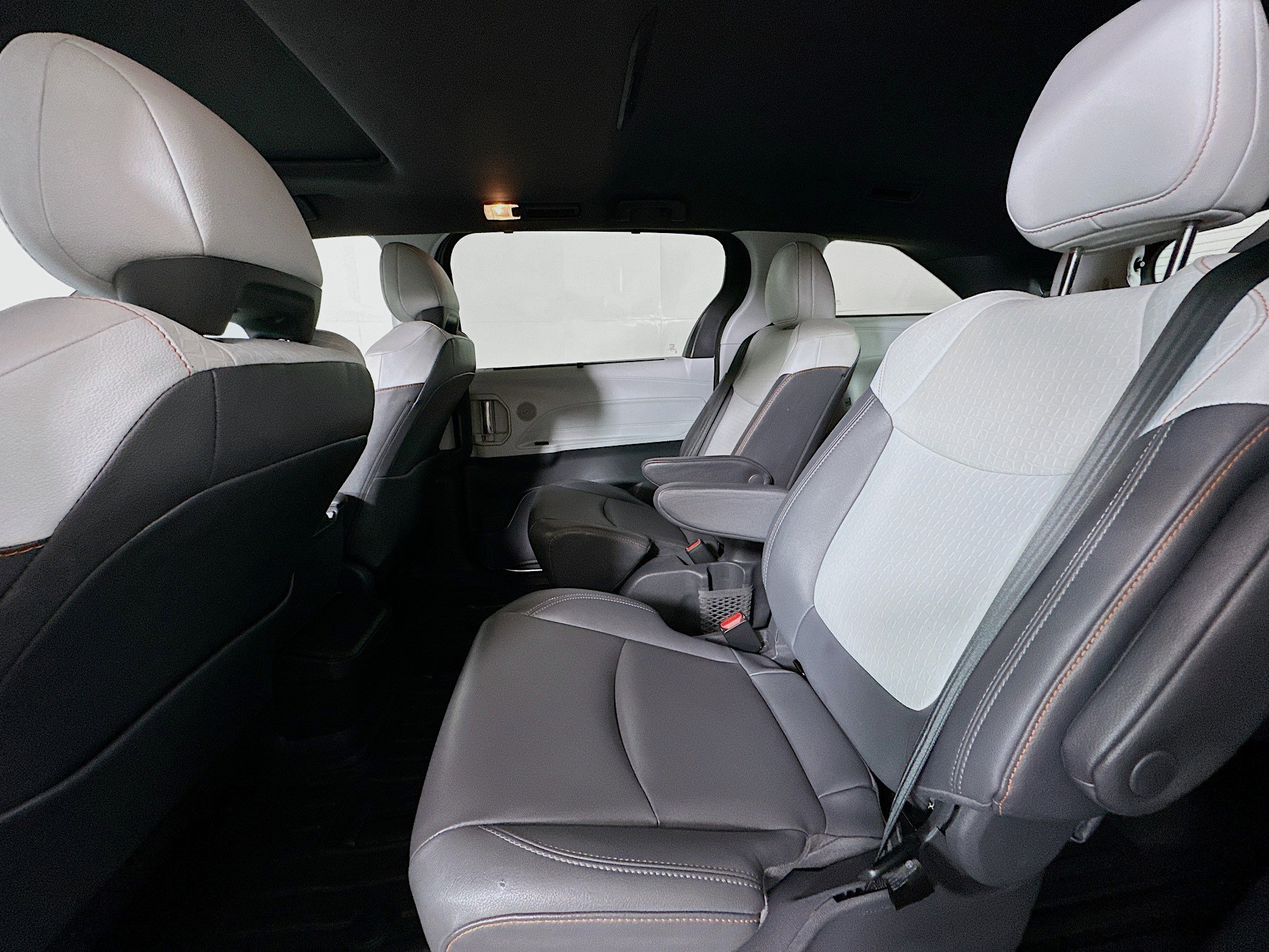 Used 2021 Toyota Sienna XSE image 28